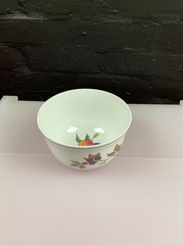 Royal Worcester Evesham Vale Deep Round Vegetable Serving Bowl